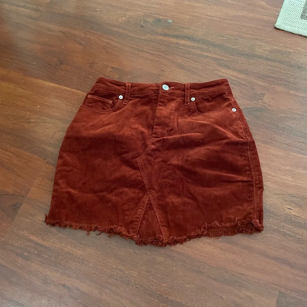 Love Tree rust corduroy mini skirt cotton spandex size SMALL belt loops 5 pocket - Picture 7 of 13